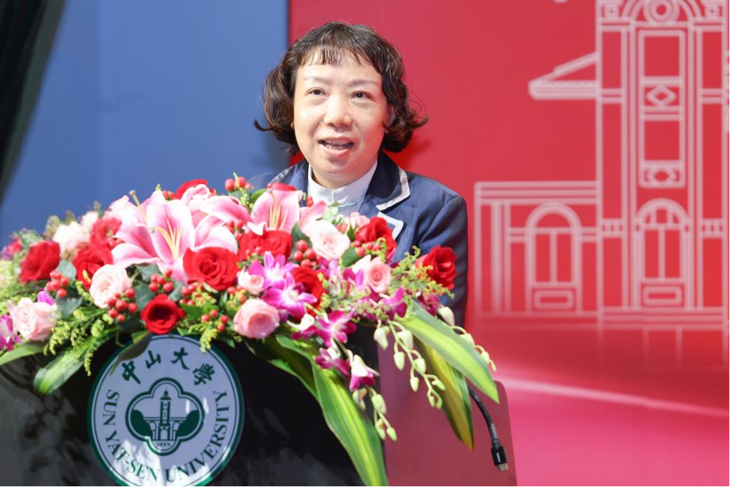 涂敏霞校友发言
